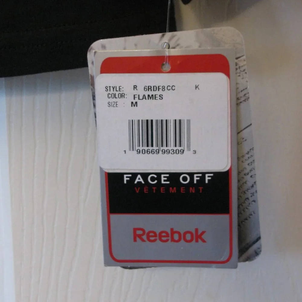 NHL Calgary Flames Boys Tee Medium 5 6 Reebok Face Off Apparel Hockey - Picture 3 of 3
